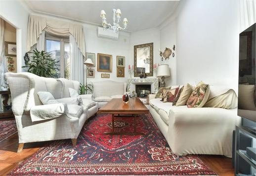 Maždaug 200 kv. m ploto rezidencija penktame aukšte su 80 kv. m terasa aplink perimetrą, keturiais miegamaisiais, dviem vonios kambariais, garažu ir automobilių stovėjimo vieta elegantiškame, prestižiniame kontekste. Image 6