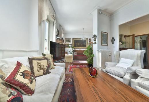 Maždaug 200 kv. m ploto rezidencija penktame aukšte su 80 kv. m terasa aplink perimetrą, keturiais miegamaisiais, dviem vonios kambariais, garažu ir automobilių stovėjimo vieta elegantiškame, prestižiniame kontekste. Image 7