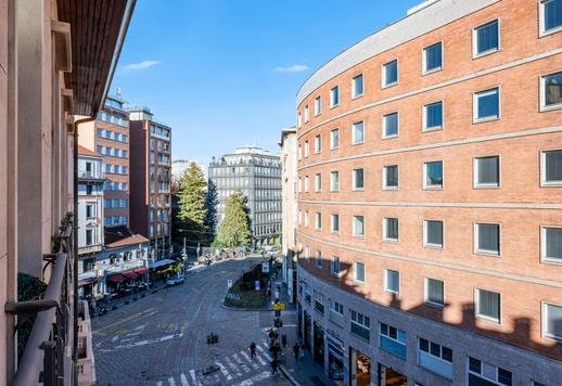 Körülbelül 175 négyzetméteres birtok a negyedik emeleten, négy hálószobával, három fürdőszobával, öt erkéllyel és dupla kilátással egy korabeli épületben, concierge erkéllyel.  Image 7