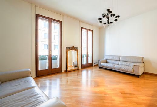 Körülbelül 175 négyzetméteres birtok a negyedik emeleten, négy hálószobával, három fürdőszobával, öt erkéllyel és dupla kilátással egy korabeli épületben, concierge erkéllyel.  Image 3