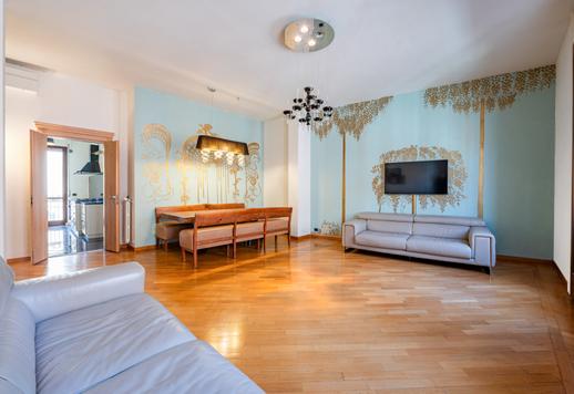 Körülbelül 175 négyzetméteres birtok a negyedik emeleten, négy hálószobával, három fürdőszobával, öt erkéllyel és dupla kilátással egy korabeli épületben, concierge erkéllyel.  Image 4