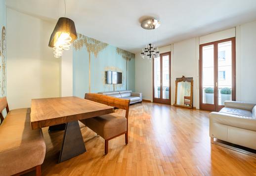 Körülbelül 175 négyzetméteres birtok a negyedik emeleten, négy hálószobával, három fürdőszobával, öt erkéllyel és dupla kilátással egy korabeli épületben, concierge erkéllyel.  Image 1