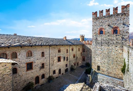 Imponerande historisk egendom på över 2 500 kvm med 11 sovrum, 13 badrum, ett kapell med fresker och ett annex, omgivet av 6,6 hektar panoramapark. Image 4