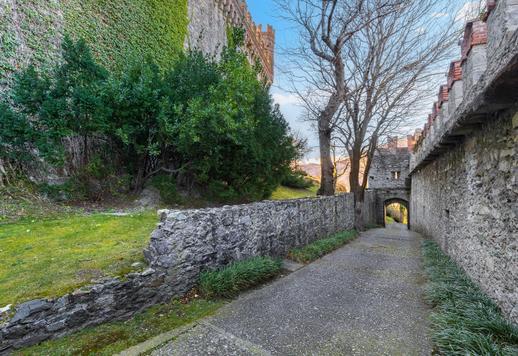 Imponerande historisk egendom på över 2 500 kvm med 11 sovrum, 13 badrum, ett kapell med fresker och ett annex, omgivet av 6,6 hektar panoramapark. Image 8