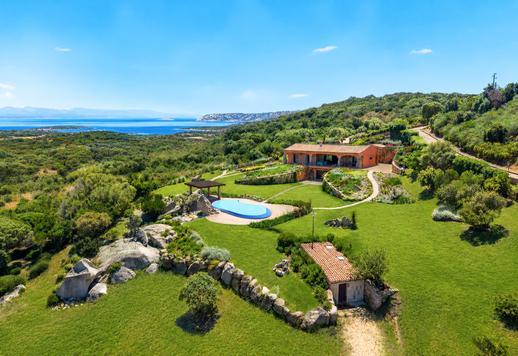 Modern villa, kilátással a La Maddalena-szigetcsoportra Image 1