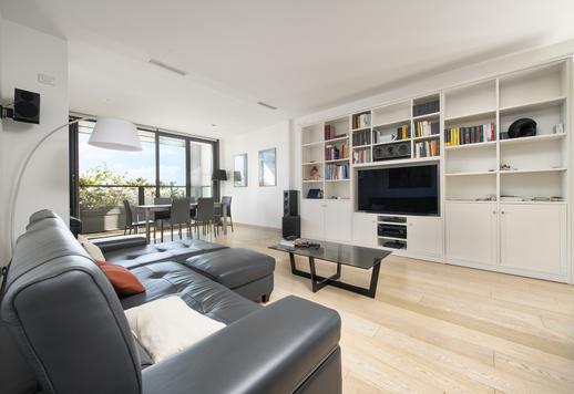 Residenza contemporanea di circa 156 mq lordi in zona EUR, con doppia esposizione panoramica, balcone, facility condominiali premium e certificazione energetica di classe A Image 3