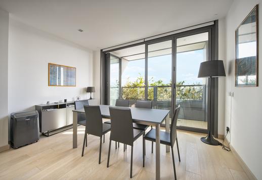 Residenza contemporanea di circa 156 mq lordi in zona EUR, con doppia esposizione panoramica, balcone, facility condominiali premium e certificazione energetica di classe A Image 6