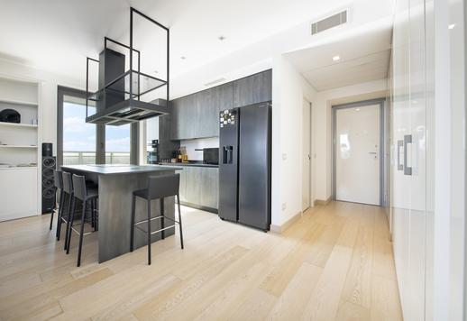 Residenza contemporanea di circa 156 mq lordi in zona EUR, con doppia esposizione panoramica, balcone, facility condominiali premium e certificazione energetica di classe A Image 7