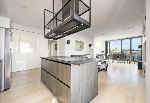 Residenza contemporanea di circa 156 mq lordi in zona EUR, con doppia esposizione panoramica, balcone, facility condominiali premium e certificazione energetica di classe A Image 8