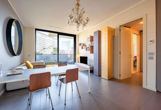 Élégante résidence de prestige avec finitions haut de gamme, terrasse habitable et garage privé dans le quartier le plus emblématique du Milan contemporain. Image 2