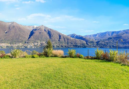 Elegante, historische woning van 470 m² verdeeld over vier verdiepingen, met een terrastuin van 1500 m², een apart bijgebouw van 80 m² en een oprit met een garage van 50 m². Image 5