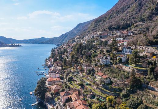 Elegante, historische woning van 470 m² verdeeld over vier verdiepingen, met een terrastuin van 1500 m², een apart bijgebouw van 80 m² en een oprit met een garage van 50 m². Image 7