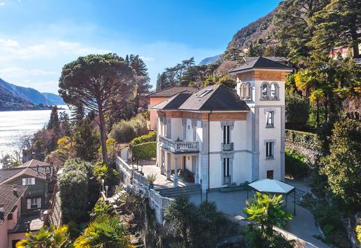 Elegante, historische woning van 470 m² verdeeld over vier verdiepingen, met een terrastuin van 1500 m², een apart bijgebouw van 80 m² en een oprit met een garage van 50 m². Image 6