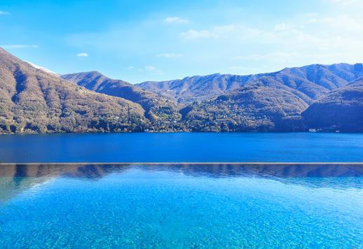 Elegante, historische woning van 470 m² verdeeld over vier verdiepingen, met een terrastuin van 1500 m², een apart bijgebouw van 80 m² en een oprit met een garage van 50 m². Image 4