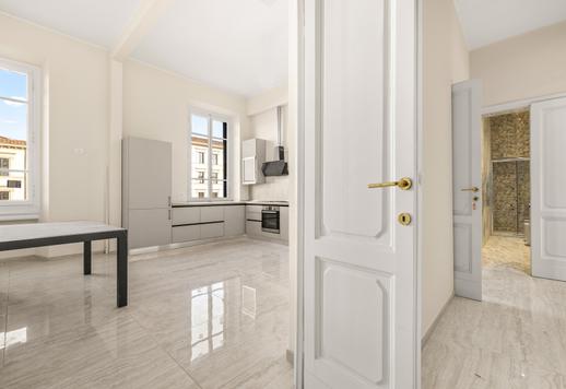 Apartamento com aproximadamente 200 m² brutos no piso principal, com quatro quartos, quatro banheiros, cômodos reformados e vistas deslumbrantes, em um elegante contexto histórico fora da ZTL mais central. Image 8