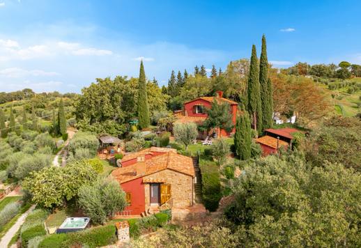 Casa de campo renovada com casa de hóspedes, piscina panorâmica e olival produtivo em um local isolado, a uma curta distância da costa do Mar Tirreno. Image 4