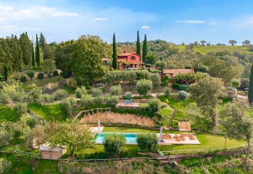 Casa de campo renovada com casa de hóspedes, piscina panorâmica e olival produtivo em um local isolado, a uma curta distância da costa do Mar Tirreno. Image 1