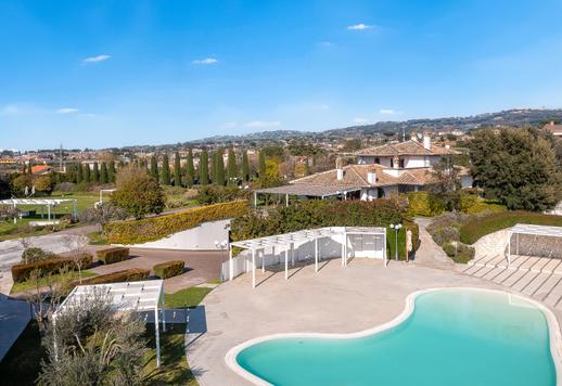 Резиденция 1000 м² на трёх уровнях, расположенная в частном средиземноморском парке площадью 3,5 гектара Image 5
