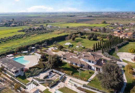 Резиденция 1000 м² на трёх уровнях, расположенная в частном средиземноморском парке площадью 3,5 гектара Image 2