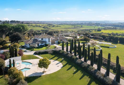 Резиденция 1000 м² на трёх уровнях, расположенная в частном средиземноморском парке площадью 3,5 гектара Image 1
