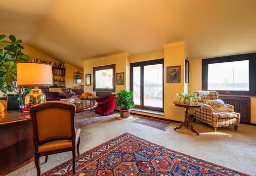 Residenza di circa 140 mq al piano nobile di palazzo rinascimentale restaurato, con due camere, doppi servizi e splendidi affacci sui tetti storici Image 3