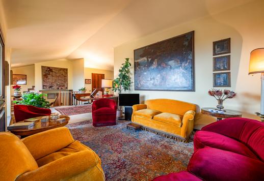 Residenza di circa 140 mq al piano nobile di palazzo rinascimentale restaurato, con due camere, doppi servizi e splendidi affacci sui tetti storici Image 8