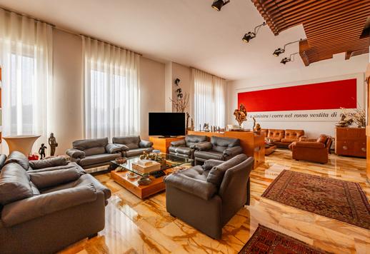 Residenza di rappresentanza nel cuore residenziale di Milano con vista sull'iconica Torre Velasca Image 1