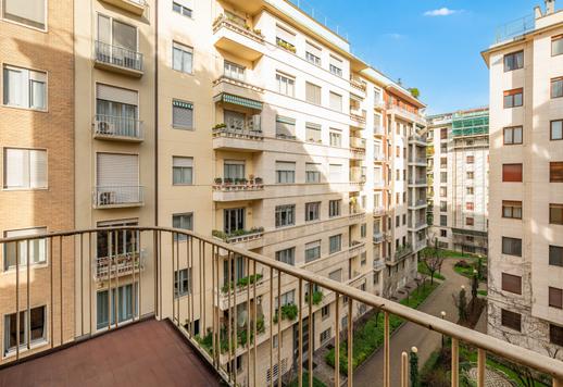Residenza di rappresentanza nel cuore residenziale di Milano con vista sull'iconica Torre Velasca Image 9