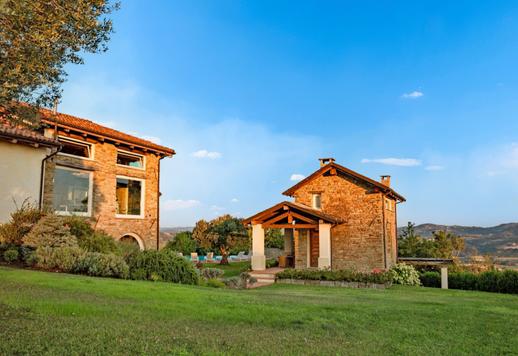 Tre corpi abitativi indipendenti per circa 1000 mq complessivi e sette ettari tra giardino mediterraneo, bosco e terreni con vigneto in produzione da 15.000 bottiglie  Image 7