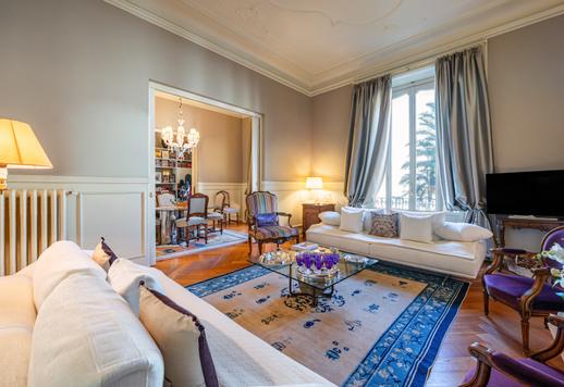 Résidence d'environ 210 m² bruts au troisième étage, avec deux chambres, un bureau, deux salles de bains, des balcons et une cave, dans un immeuble prestigieux du début du XXe siècle avec concierge. Image 1