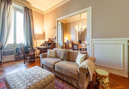 Résidence d'environ 210 m² bruts au troisième étage, avec deux chambres, un bureau, deux salles de bains, des balcons et une cave, dans un immeuble prestigieux du début du XXe siècle avec concierge. Image 7