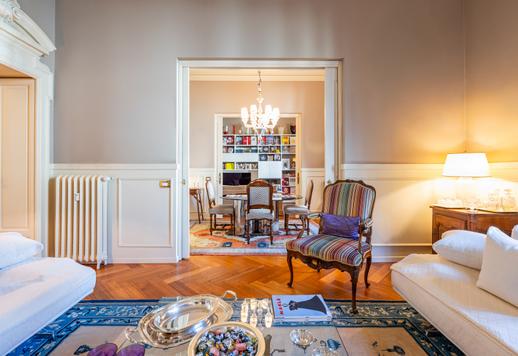 Résidence d'environ 210 m² bruts au troisième étage, avec deux chambres, un bureau, deux salles de bains, des balcons et une cave, dans un immeuble prestigieux du début du XXe siècle avec concierge. Image 5
