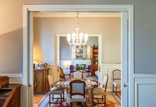 Résidence d'environ 210 m² bruts au troisième étage, avec deux chambres, un bureau, deux salles de bains, des balcons et une cave, dans un immeuble prestigieux du début du XXe siècle avec concierge. Image 9