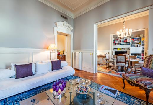 Résidence d'environ 210 m² bruts au troisième étage, avec deux chambres, un bureau, deux salles de bains, des balcons et une cave, dans un immeuble prestigieux du début du XXe siècle avec concierge. Image 4