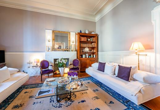 Résidence d'environ 210 m² bruts au troisième étage, avec deux chambres, un bureau, deux salles de bains, des balcons et une cave, dans un immeuble prestigieux du début du XXe siècle avec concierge. Image 3