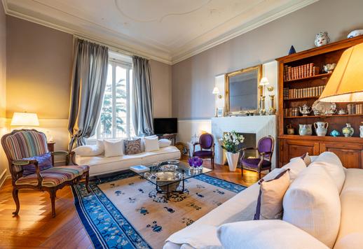 Résidence d'environ 210 m² bruts au troisième étage, avec deux chambres, un bureau, deux salles de bains, des balcons et une cave, dans un immeuble prestigieux du début du XXe siècle avec concierge. Image 2