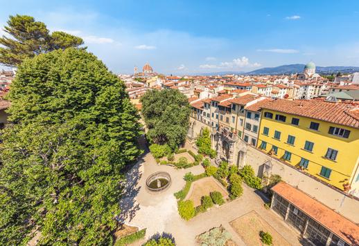 Residenze di altissimo pregio in palazzo storico affrescato con giardino all’italiana Image 2