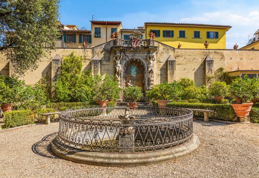 Residenze di altissimo pregio in palazzo storico affrescato con giardino all’italiana Image 5