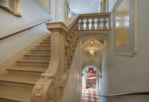 Prestigiosa dimora storica di circa 800 mq su quattro livelli, ristrutturata, con saloni affrescati, corte interna e parco di 1.800 mq Image 6