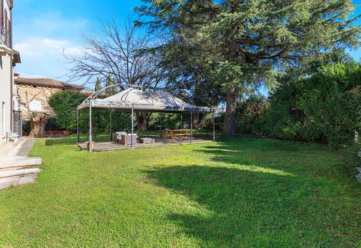 Prestigiosa dimora storica di circa 800 mq su quattro livelli, ristrutturata, con saloni affrescati, corte interna e parco di 1.800 mq Image 4