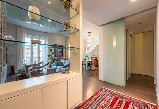 عقار فاخر مكون من طابقين بمساحة 130 متر مربع في قلب منطقة التصميم، في مبنى أنيق مزود بمصعد وتدفئة مركزية. Image 9