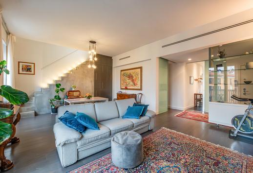 عقار فاخر مكون من طابقين بمساحة 130 متر مربع في قلب منطقة التصميم، في مبنى أنيق مزود بمصعد وتدفئة مركزية. Image 2