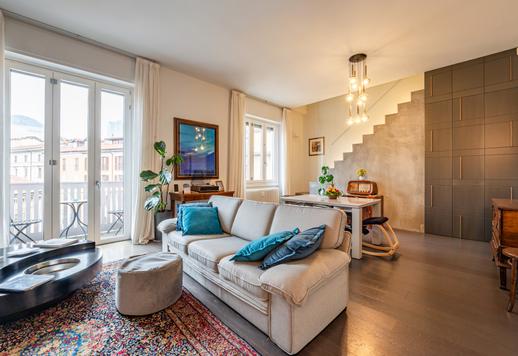 عقار فاخر مكون من طابقين بمساحة 130 متر مربع في قلب منطقة التصميم، في مبنى أنيق مزود بمصعد وتدفئة مركزية. Image 1