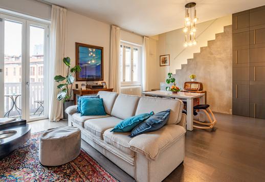 عقار فاخر مكون من طابقين بمساحة 130 متر مربع في قلب منطقة التصميم، في مبنى أنيق مزود بمصعد وتدفئة مركزية. Image 3