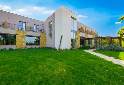 Esclusiva struttura di circa 800 mq lordi con diciotto camere, area wellness completa, giardino privato e parcheggio riservato nel cuore della campagna toscana Image 2