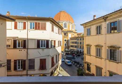 Nieruchomość o powierzchni 140 m² na parterze odrestaurowanego renesansowego budynku, z dwiema sypialniami, dwiema łazienkami i wspaniałym widokiem na zabytkowe dachy. Image 6