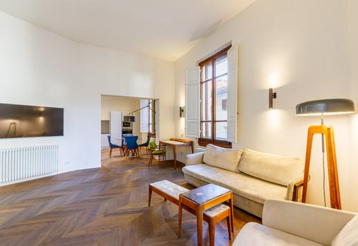 Nieruchomość o powierzchni 140 m² na parterze odrestaurowanego renesansowego budynku, z dwiema sypialniami, dwiema łazienkami i wspaniałym widokiem na zabytkowe dachy. Image 9