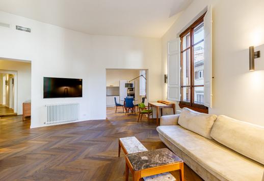 Nieruchomość o powierzchni 140 m² na parterze odrestaurowanego renesansowego budynku, z dwiema sypialniami, dwiema łazienkami i wspaniałym widokiem na zabytkowe dachy. Image 8