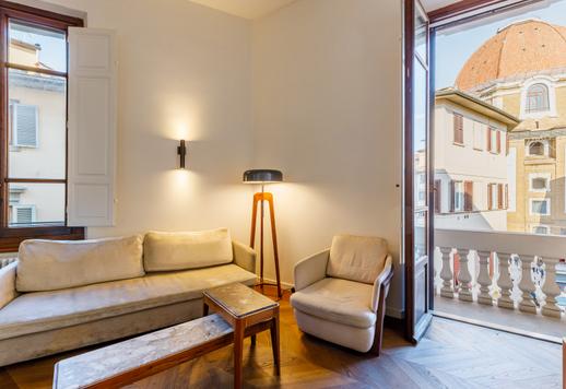 Nieruchomość o powierzchni 140 m² na parterze odrestaurowanego renesansowego budynku, z dwiema sypialniami, dwiema łazienkami i wspaniałym widokiem na zabytkowe dachy. Image 4