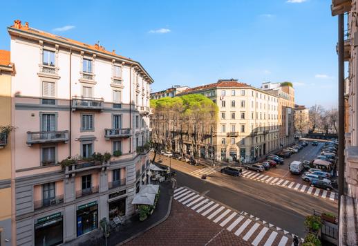 Elegante residenza di circa 96 mq lordi al terzo piano, con ampio soggiorno angolare, camera con cabina armadio, doppi servizi e cantina in stabile con portineria e ascensore Image 7